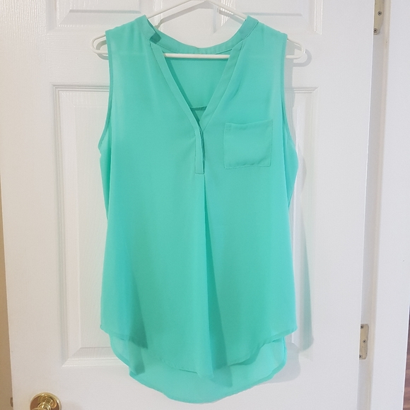 Beautiful green top - Picture 1 of 2